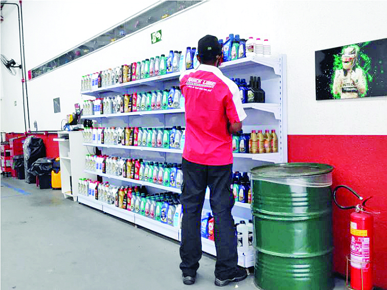 Quick Lube oferece os cuidados que seu carro precisa na troca de óleo