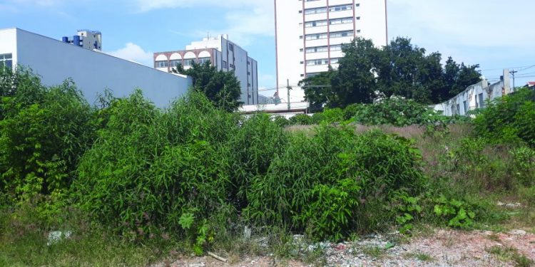 Após um ano da demolição do antigo Hospital Carrão, obras não começaram