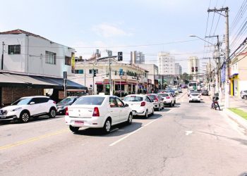 Bares de ruas do Tatuapé podem solicitar vagas de estacionamento para mesas e cadeiras