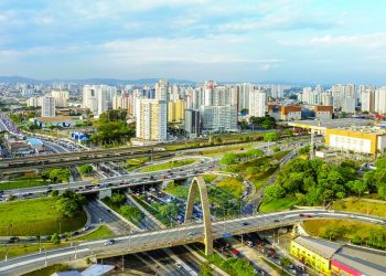 Iluminação cênica de viaduto estaiado do Tatuapé, ‘Dom Luciano Mendes’, é esquecida