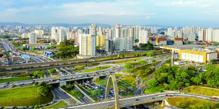 Iluminação cênica de viaduto estaiado do Tatuapé, ‘Dom Luciano Mendes’, é esquecida