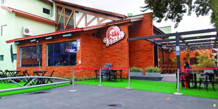 Viseu Burger & Steak House reinaugura com novo estilo no Tatuapé