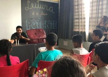 Professor de escola de São Miguel dá exemplo de como cativar os alunos