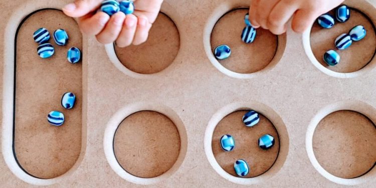 Cultura africana é valorizada em escolas municipais por meio de jogo de tabuleiro