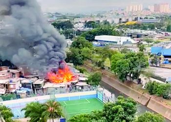 Incêndio na Comunidade Pau Queimado, no Tatuapé, atinge 40 barracos