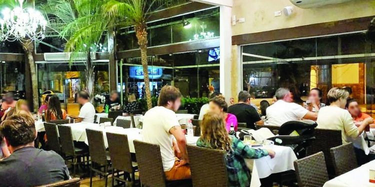 Casos de Covid-19 têm queda e comércio tem horário ampliado