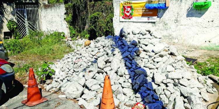 Obra abandonada no Córrego Maranhão provoca preocupação e expectativa