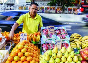 Quarenta tipos de comércios ambulantes estão habilitados à venda porta a porta