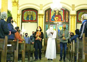 Paróquia São José do Belém celebra a apresentação de relíquias de santos e beatas