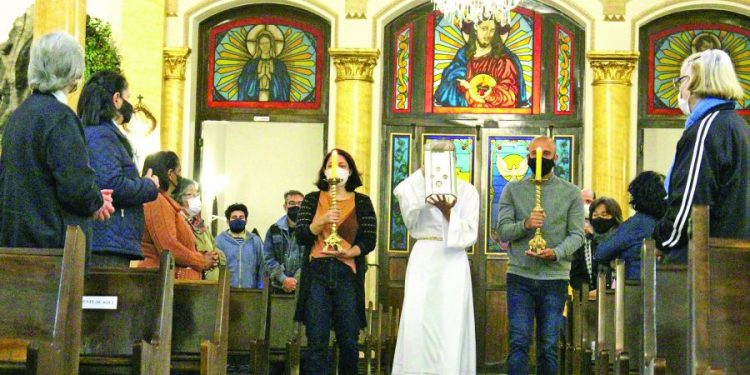 Paróquia São José do Belém celebra a apresentação de relíquias de santos e beatas