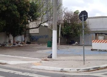 Obras no Tatuapé são para tratamento de esgoto, afirma Sabesp