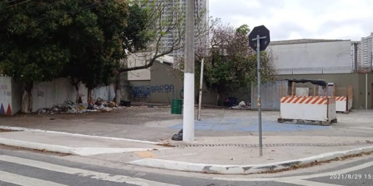 Obras no Tatuapé são para tratamento de esgoto, afirma Sabesp