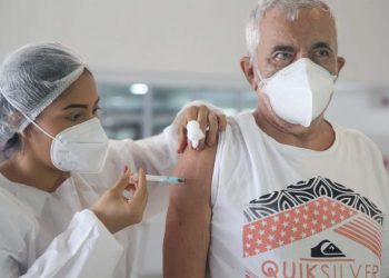 Veja onde se vacinar no domingo, dia 19, contra a Covid-19