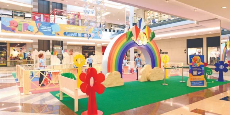 As pipas invadem o Shopping Anália Franco em homenagem ao Dia das Crianças