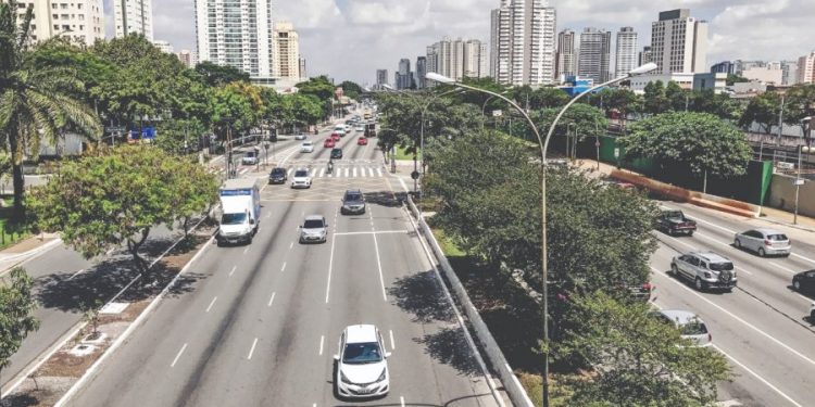 Rodízio será suspenso para carros, no dia 11, em razão do feriado
