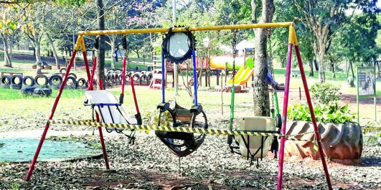 Playground do Ceret para crianças com deficiência está interditado ao uso