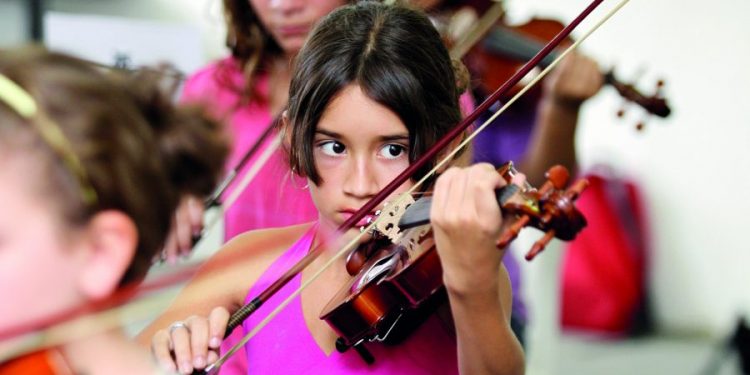 Escola de Música Tom Jobim, na Luz, está com inscrições abertas