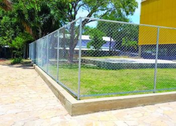 Alambrados do CEU Carrão ‘separam’ piscinas dos prédios e elevam segurança