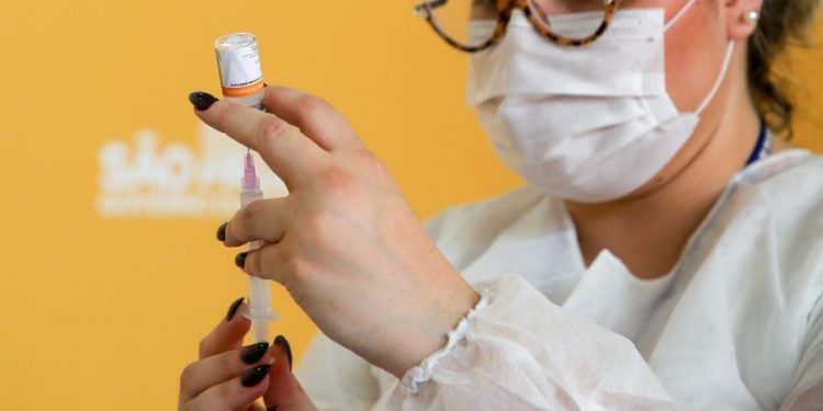 Intervalo entre as vacinas da Coronavac para crianças vai ser de 28 dias