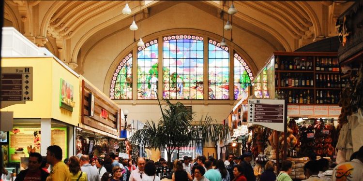 Mercadão é passeio cultural e gastronômico da cidade
