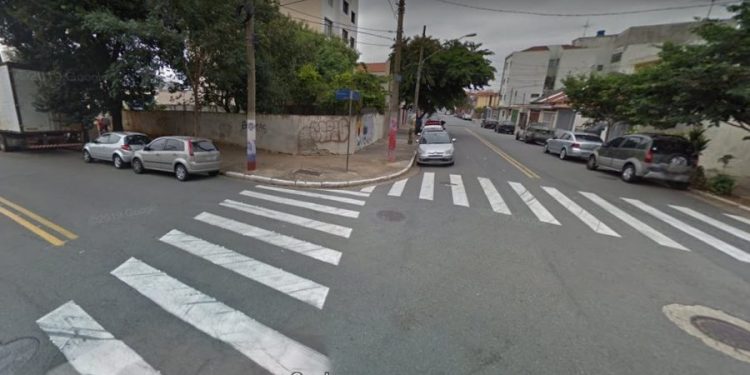 Rompimento de galeria faz CET desviar o trânsito em ruas da Mooca