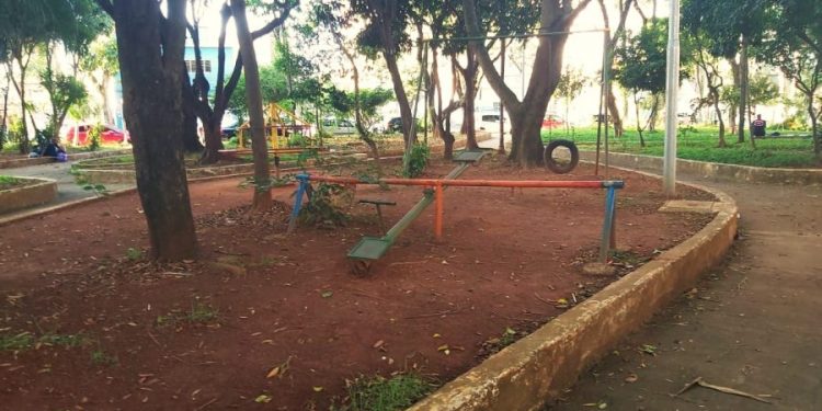 Aparelhos e brinquedos do Largo do Maranhão foram abandonados