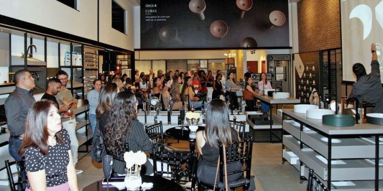 Loja Obra Fácil Tatuapé realiza encontro com profissionais