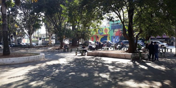Programa ‘Adote uma praça’ pretende recuperar o verde