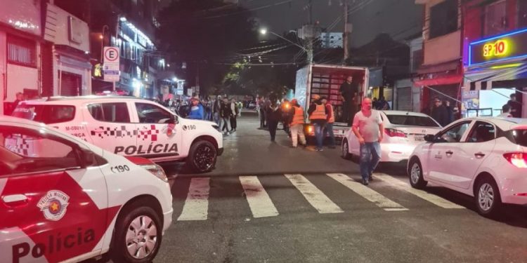 Comércios são vistoriados pela Sub Mooca na Rua Cesário Galeno