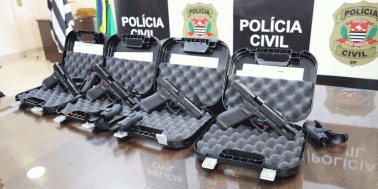 Estado promete obras em delegacias e entrega novas armas à Polícia Civil