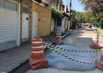 Moradores do Jardim Têxtil reclamam que obras do Metrô racham ruas e casas