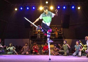 SP Escola de Teatro do Brás organiza curso gratuito de pernas de pau