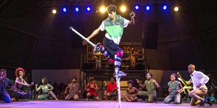 SP Escola de Teatro do Brás organiza curso gratuito de pernas de pau