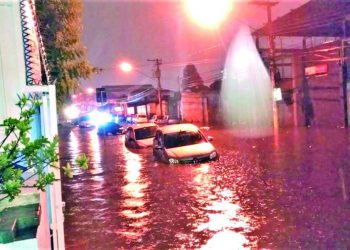 Moradores da Rua Arnaldo Cintra não têm sossego com enchentes