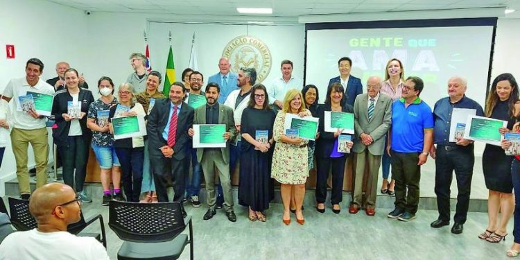 Distrital Tatuapé da ACSP faz homenagens a personalidades