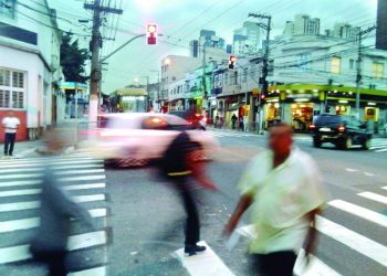 Capitão e delegada do Parque São Jorge instruem sobre a precaução a crimes