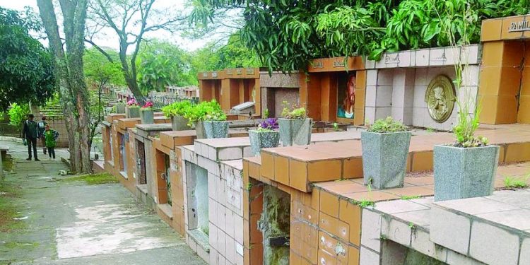 Cemitério Quarta Parada, no Belenzinho, sofre com furtos e ações de vândalos