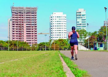 Prefeito promete renovar campos e pista de atletismo do Ceret