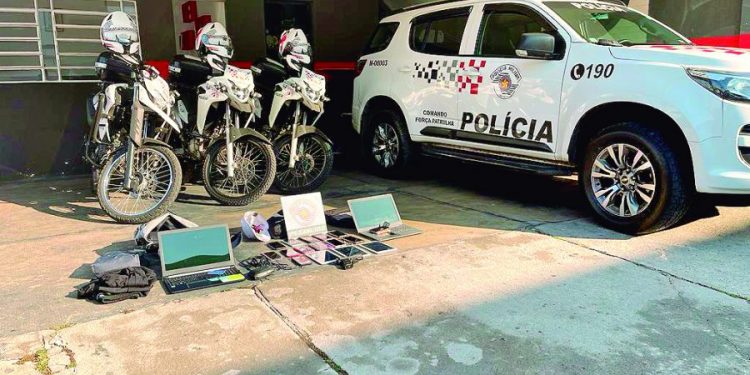 PMs prendem suspeitos de roubos de celulares, no Tatuapé, após rastreamento