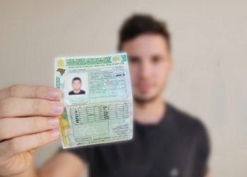 Quem teve a CNH vencida entre os meses 1 e 4 de 2022 deve correr