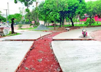 Ídolo do Corinthians tem praça da Mooca revitalizada com rampas e grama