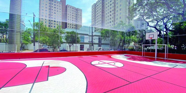 Na Copa, Subprefeitura Mooca desenha a bandeira da Inglaterra no Belém