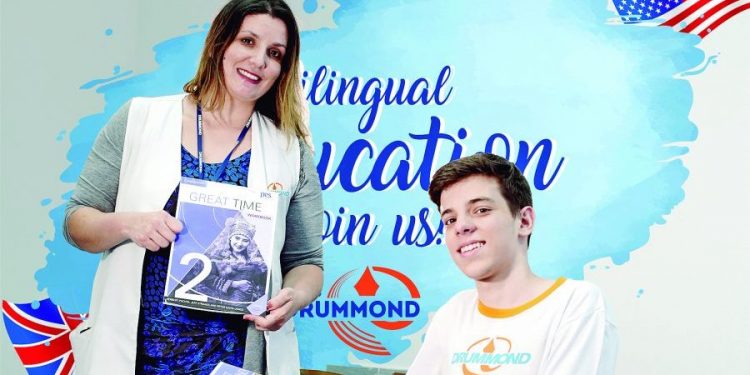Colégio Drummond, com ensino bilíngue, oferece dupla diplomação