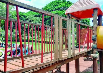 Playground do Ceret continua precário e brinquedos oferecem risco