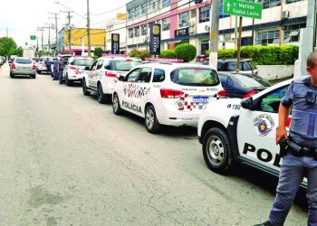 PM faz apreensão de drogas na Comunidade Pau Queimado, no Parque São Jorge