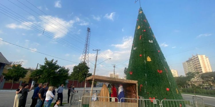 Subprefeitura abre visita para árvore de Natal e presépio no Belenzinho