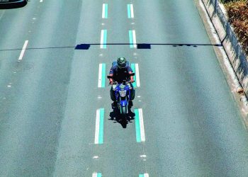 Faixa azul para motos pode chegar à Avenida Radial Leste, aponta estudo