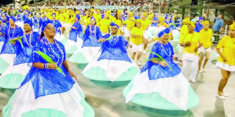 Acadêmicos do Tatuapé desfila para mostrar os encantos de Paraty