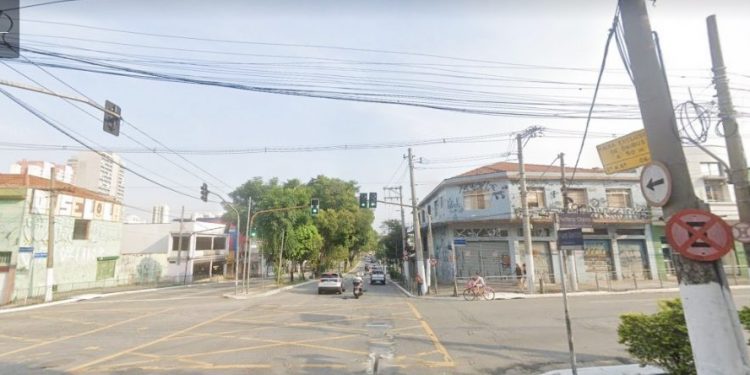 Problemas em semáforos da Vila Prudente geram perigo de morte aos pedestres