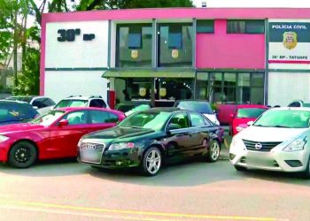 Policiais do 30º DP – Tatuapé apreendem carros após golpe de suspeitos
